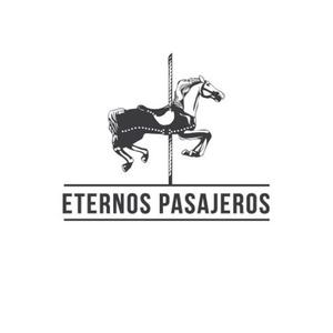 Eternos pasajeros - Sabido es que lo que caracteriza al hecho escénico es su condición de fugacidad. el arte teatral es un acto que se desvanece y consuma en el momento mismo de su ejecución. Justamente por esta condición se vuelve imprescindible fundar perspectiva, estable-cer distancias. Leer y escribir teatro. Ver, leer, escribir... tres momentos de un mismo movimiento.  de un modo muy concreto, el hacer teatro nos vuelve eternos pasajeros,  artesanos de la fugacidad. Pero para andar es preciso fundar distancia. Y son – paradó-jicamente - las estáticas palabras quienes tienen ese atributo: la posibilidad de instalar perspectivas, establecer conexiones insospechadas, nuevos equilibrios. Las palabras que investigan acerca de nuestra tradición escénica son – en definitiva –  maquetas que nos permiten guiarnos en la experiencia.